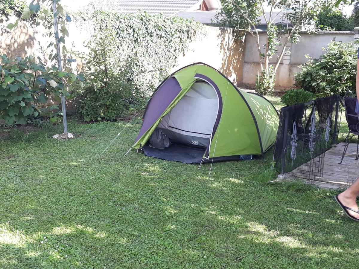 Camping Under The Walnut In Your Own Tent On A Shared Lot And Shared Bathroom Ljubljana Luaran gambar