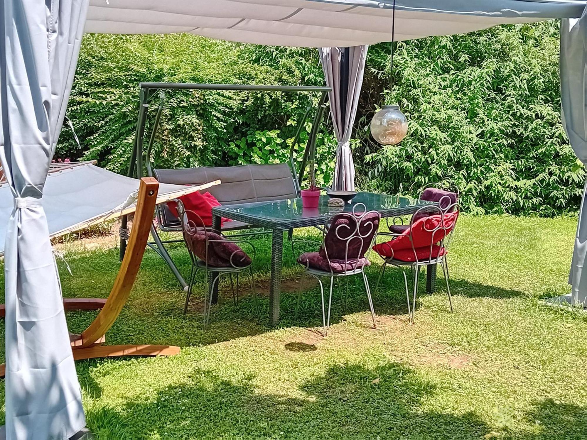 Camping Under The Walnut In Your Own Tent On A Shared Lot And Shared Bathroom Ljubljana Luaran gambar